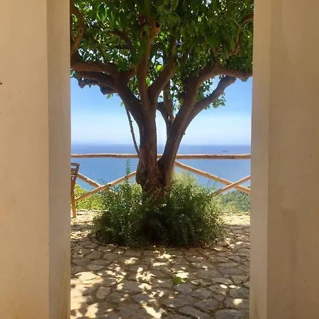 Casa Flora Bed & Breakfast 2*